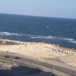 غرف�� في ميامي علي البحر للفتيات فقط